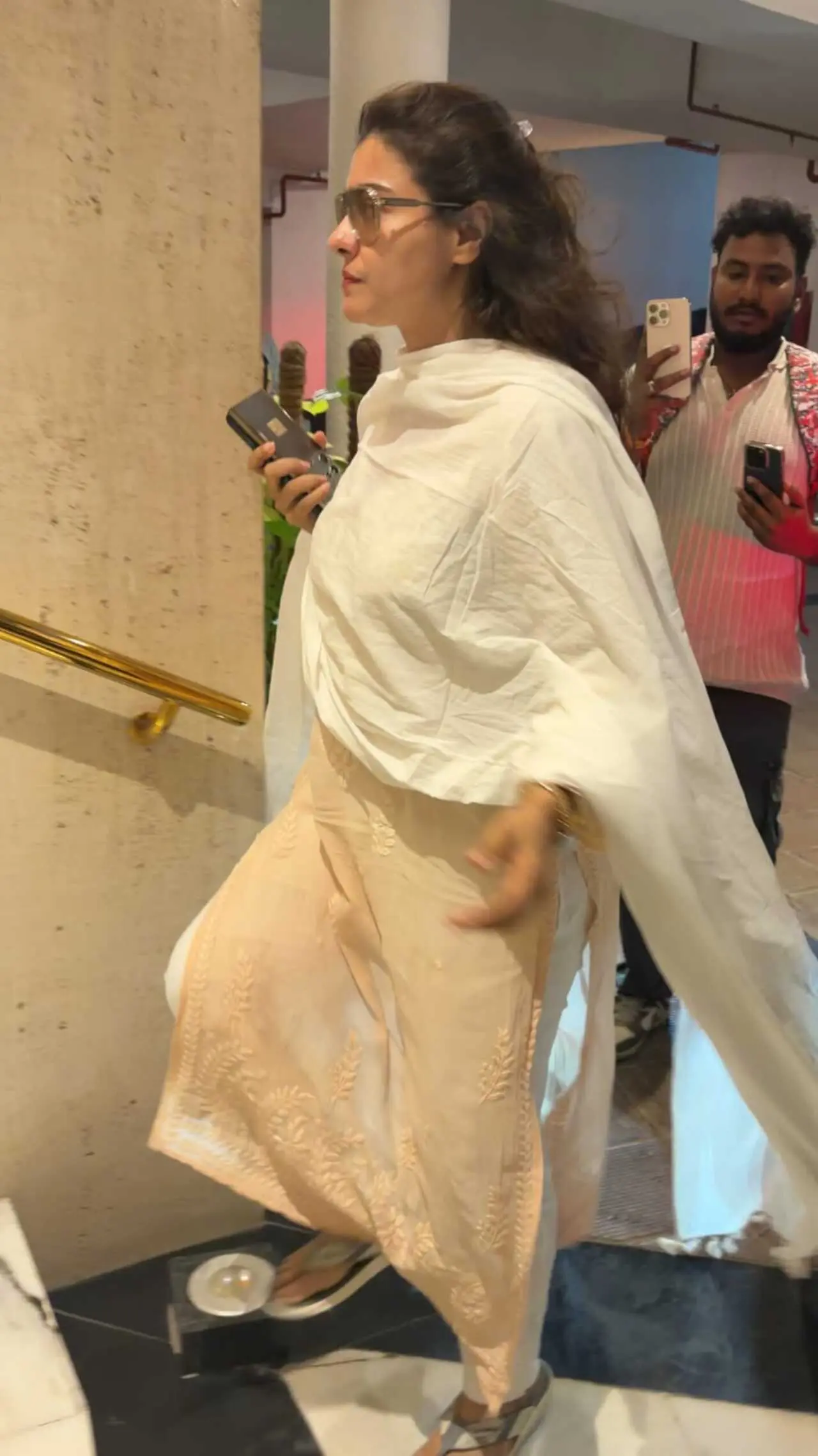 Kajol was seen at Manish Malhotra’s residence in a simple, understated outfit. Keeping her look minimal and elegant, she reflected the somber mood.